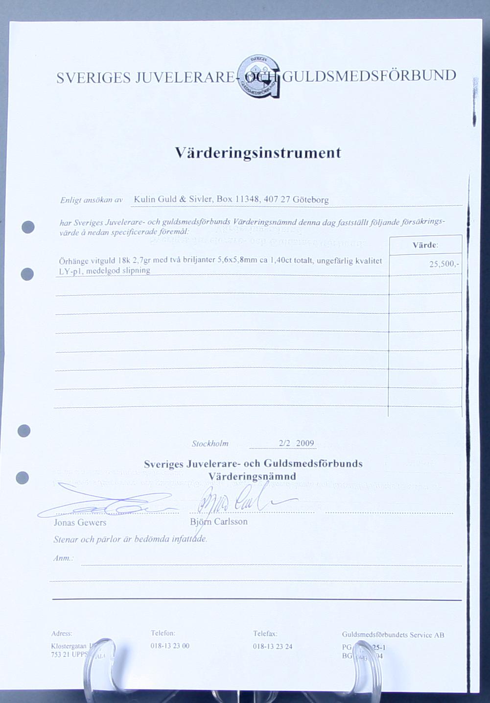 ÖRHÄNGEN, ett par, 18K guld samt briljanter, enligt intyg totalt 1.40 ct.