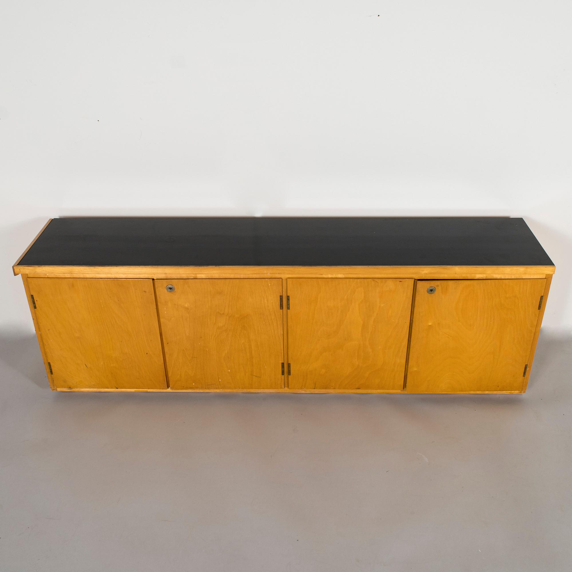 Artek Design, sideboard beställningsarbetet tillverkare O.Y. Huonekalu- ja Rakennustyötehdas A.B., 1952.