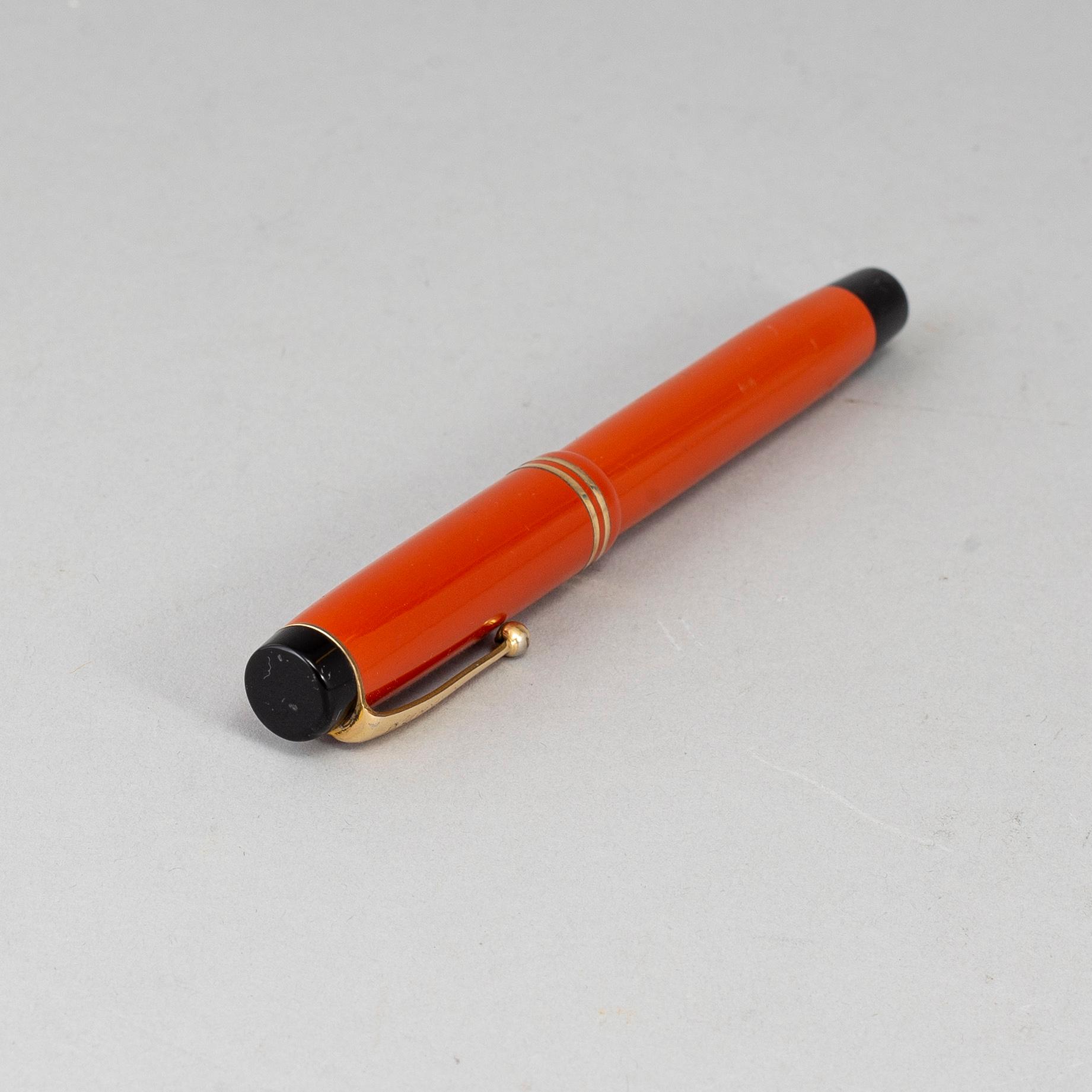 A Parker Duofold Special fountain pen, USA.