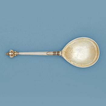 922. A Swedish 17th century parcel-gilt spoon, marks possibly of Anders Thorsson (Växjö 1656-1693).