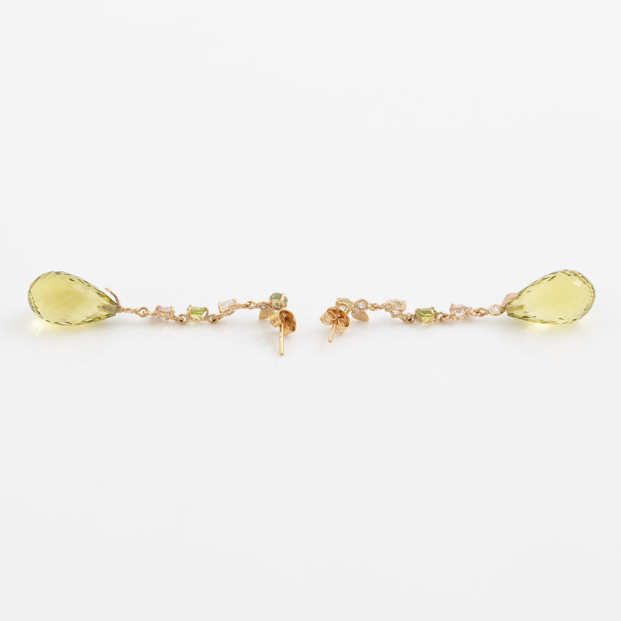 Örhängen, Mandelstam, 18K guld med briolettslipad limekvarts, peridot och briljantslipade diamanter.