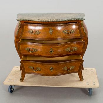 A ROCOCO STYLE CHEST OF DRAWERS.