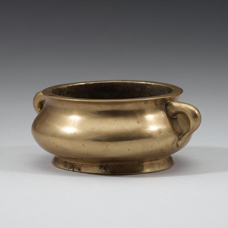 RÖKELSEKAR, brons, Qingdynastin (1644-1912), med Xuandes märke.