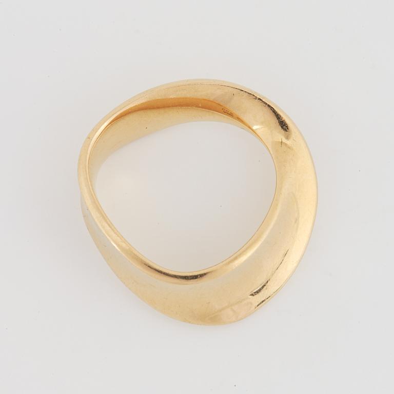 Vivianna Torun Bülow-Hübe, Georg Jensen, ring, "Möbius" 18K guld.