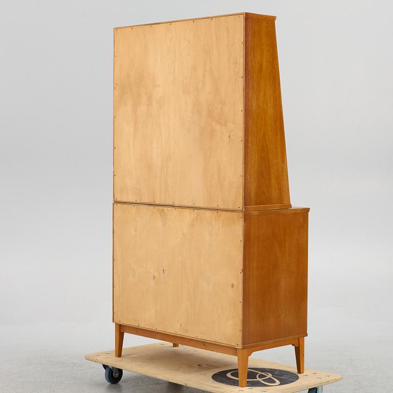 Bokhylla med underskåp, 1960-tal.