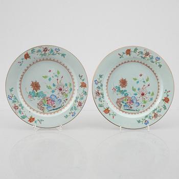 Famille Rose export porcelain plates, 6+2, China, Qing dynasty, 18th century.