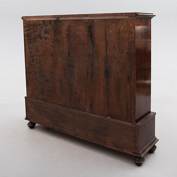 BOKSKÅP, 1900-talets första hälft.