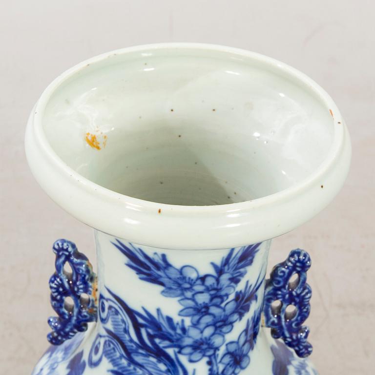 A Chinese porcelain vase around 1900.