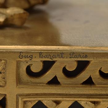 BORDSPENDYL, av Eugene Hazart (1838-1891, bronsmakare i Paris),  Louis XVI-stil, 1800-talets andra hälft.