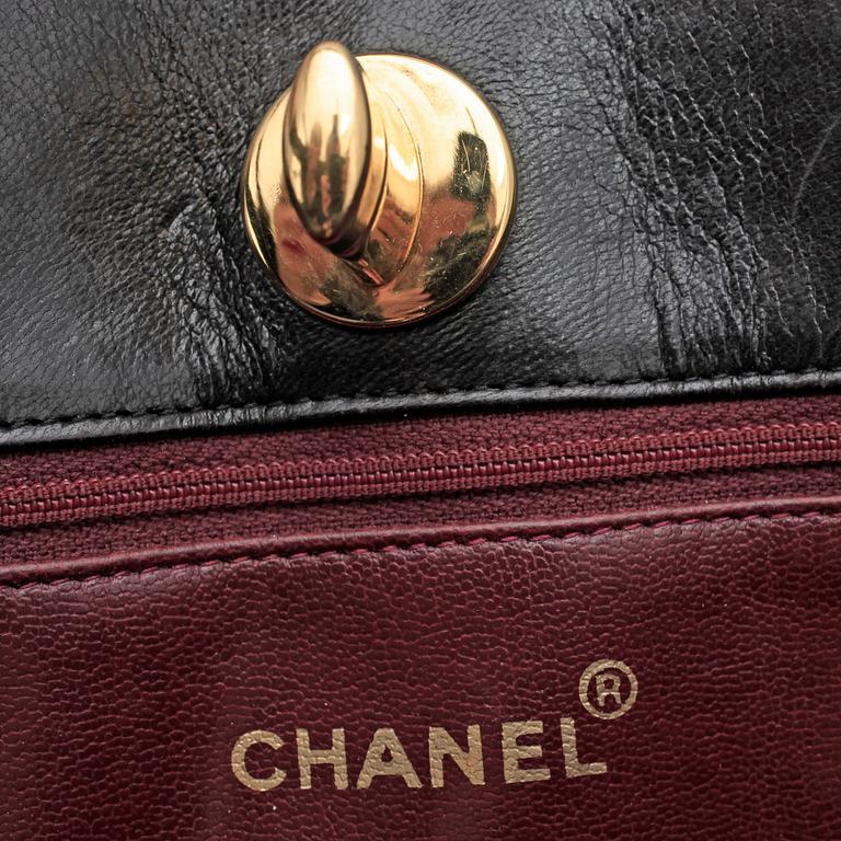 CHANEL, a black quilt leather shoulder bag, 1980's.