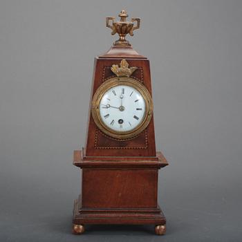 BORDSPENDYL, empire, 1800-talets början.