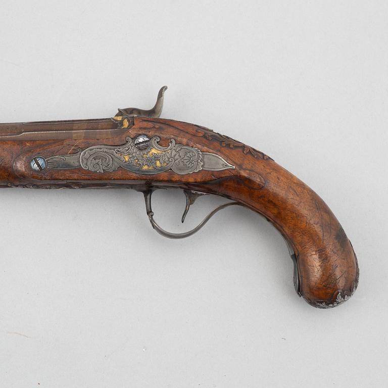Slaglåspistoler, ett par, ändrade från flintlås,  Nusbaum Stockholm, 1700-talets mitt.