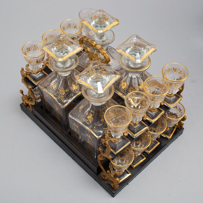 A liquor casket set, late 19th century.