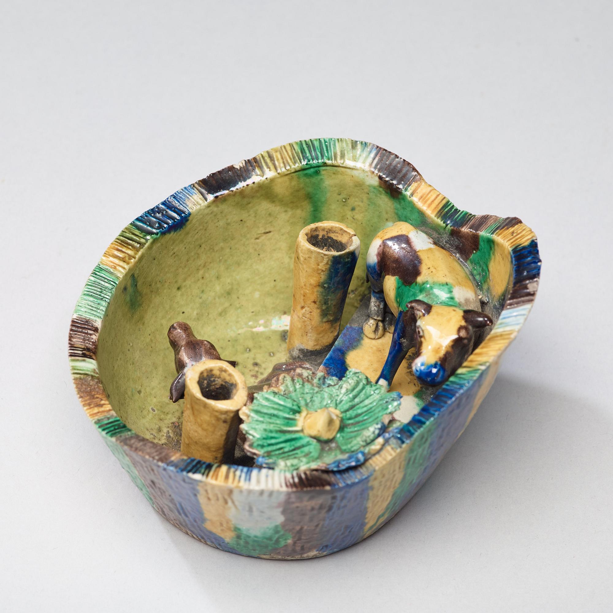 RÖKELSESTÄLL, biskviporslin. Qingdynastin, Kangxi (1662-1722).