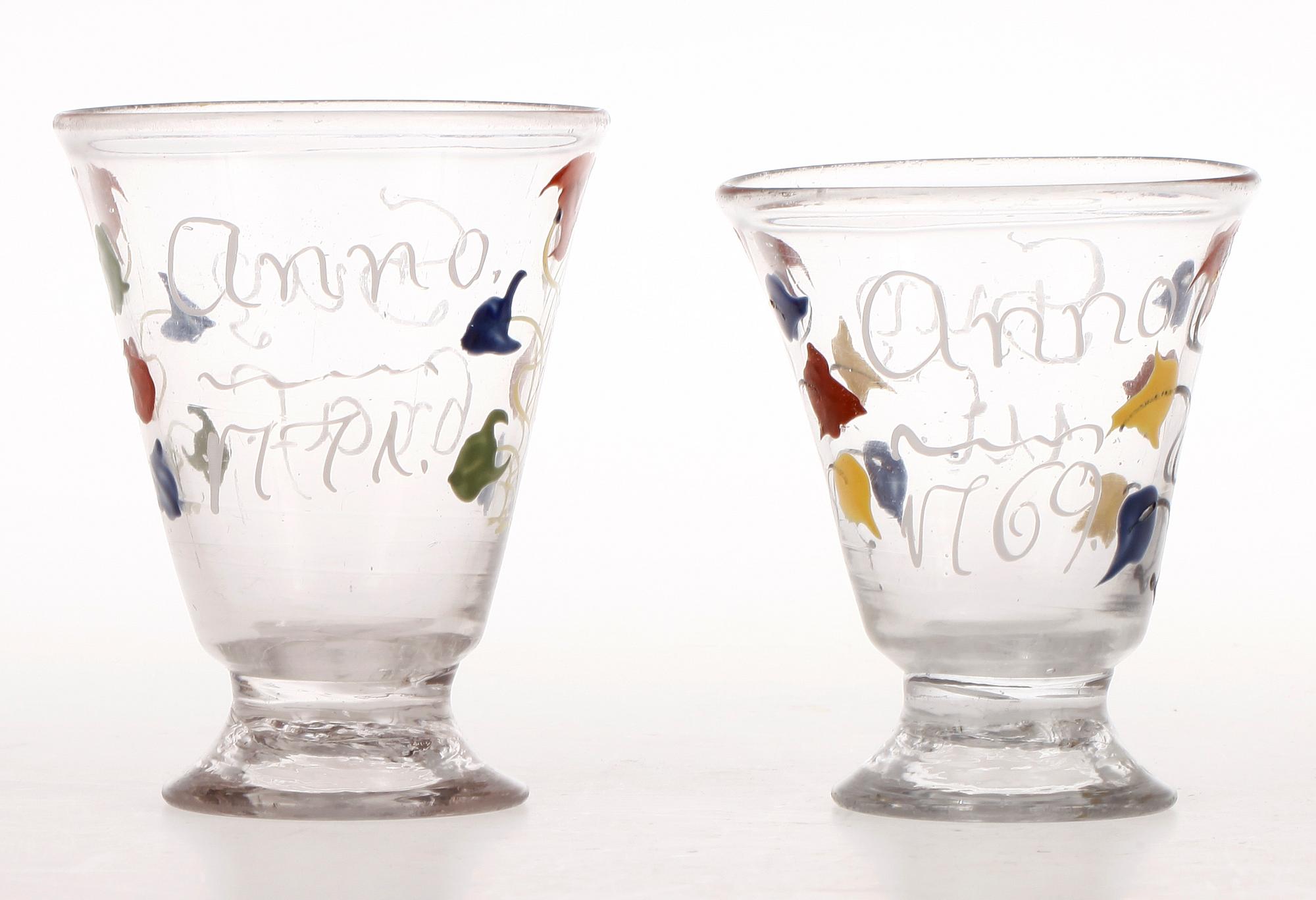 SNAPSGLAS 2 st, glas, 1769 och 1771.