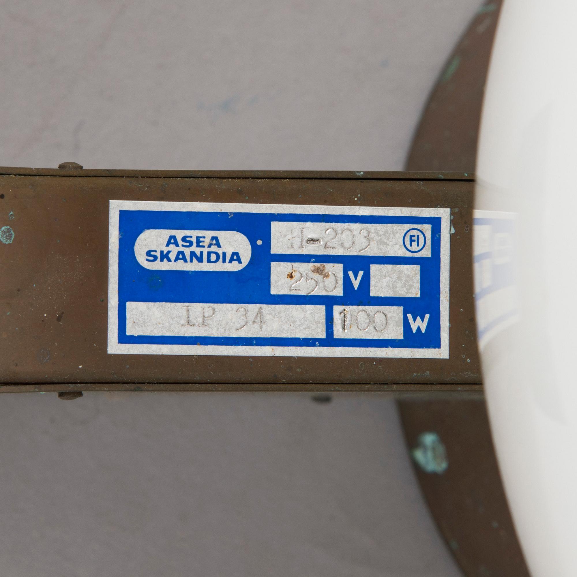 Utebelysning, ett par, modell H 203, Asea Skandia, 1900-talets slut.