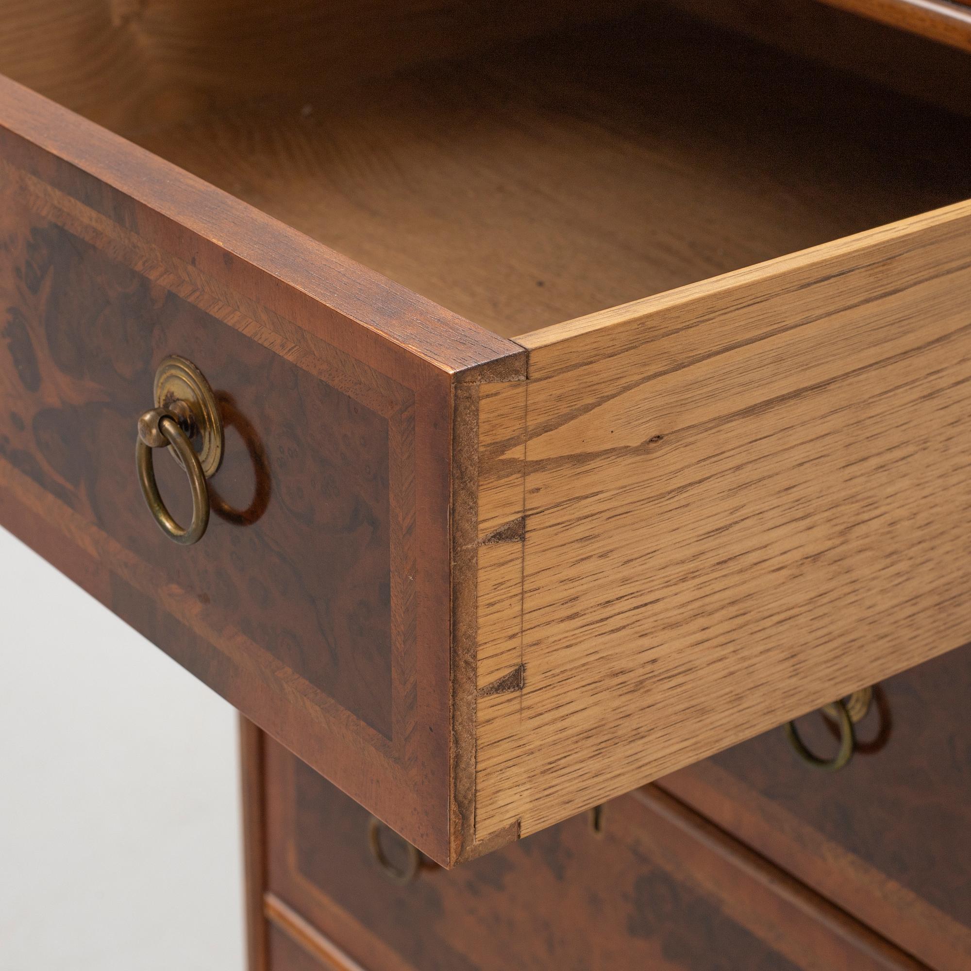 Byrå, England, 1900-tal.