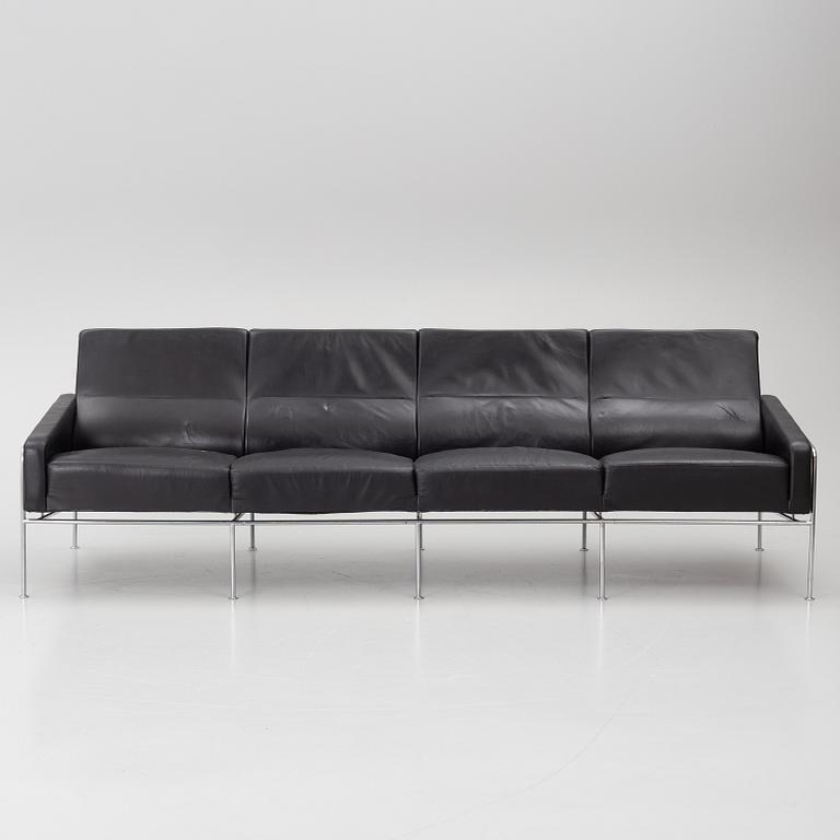 Arne Jacobsen, Sofa, model series FH-3300 “Lufthavnssofa”, Fritz Hansen.