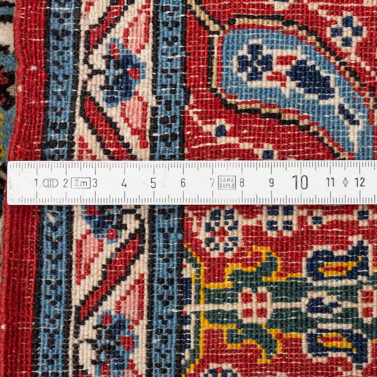 Matta, orientalisk, ca 207 x 138 cm.