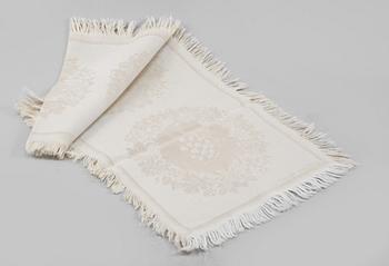 SERVETTER, 4 st SAMT DUK, linnedamast, "Kransen", C.W. T:torp (Carl G- Widlund, Trajerdstorp), 1900-tal.