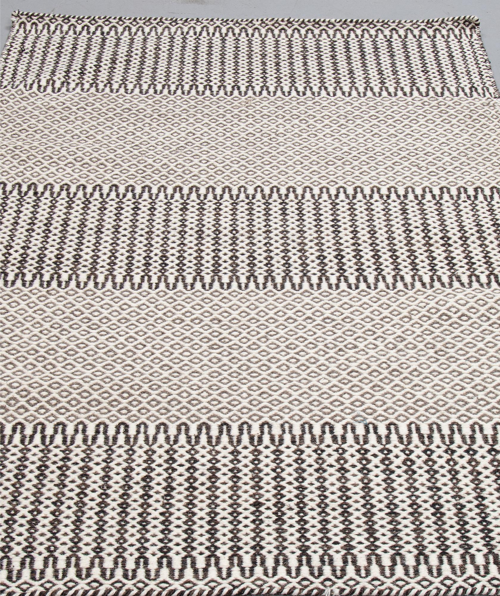 A CARPET, oriental flat weave, ca 180 x 120 cm.