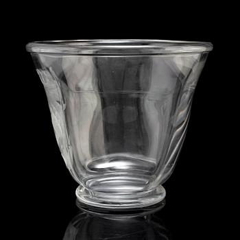 SIMON GATE, an engraved glass vase, Orrefors, Sweden 1939.