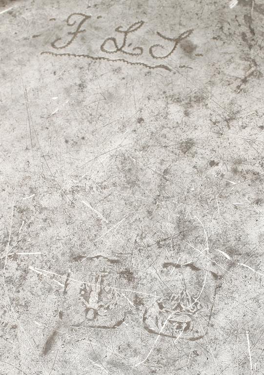 SKÅLFAT, 2 st, tenn, otydliga svenska stämplar, 1800-tal.