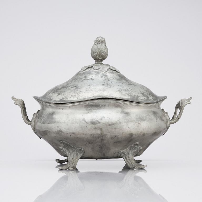 A Swedish pewter tureen with cover by E Pettersson Krietz (master in Stockholm 1753-95/1805), 1780.