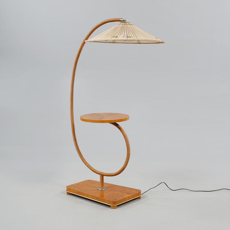 GOLVLAMPA, 1900-talet andra kvartal.