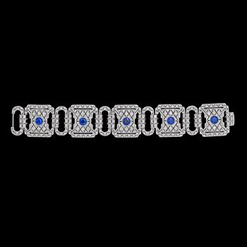 ARMBAND, åttkantslipade diamanter, tot. ca 7 ct och blå safirer. Art Deco, 1930-tal.