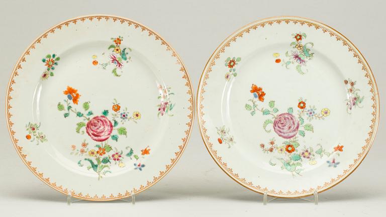 TALLRIKAR, 2 st, porslin, Kina, Qianlong, 1736-1795.