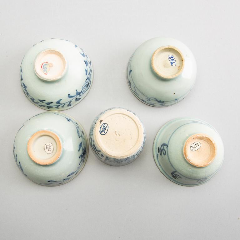 A group of blue and white South East Asian ceramics, 18/19th Century. Miniatures (9 pieces).