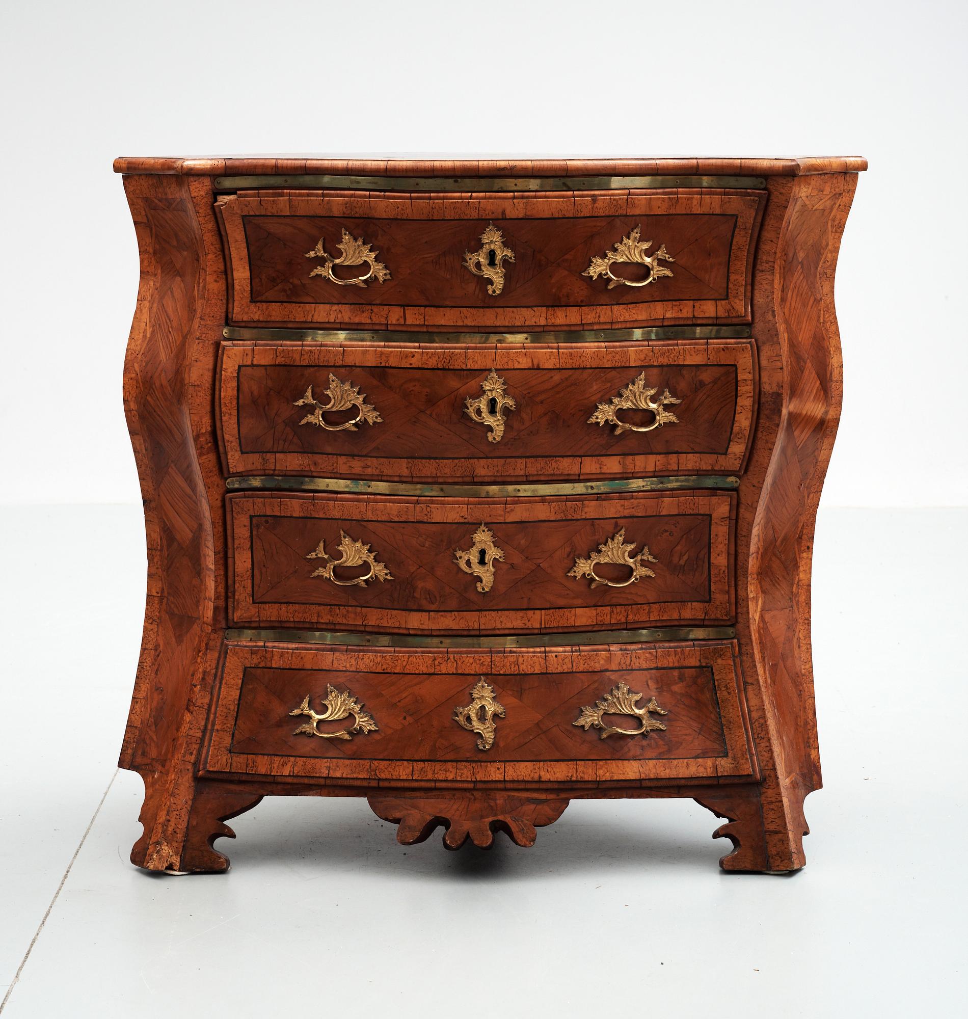 HÖRNBYRÅ, rokoko, 1700-talets andra hälft.