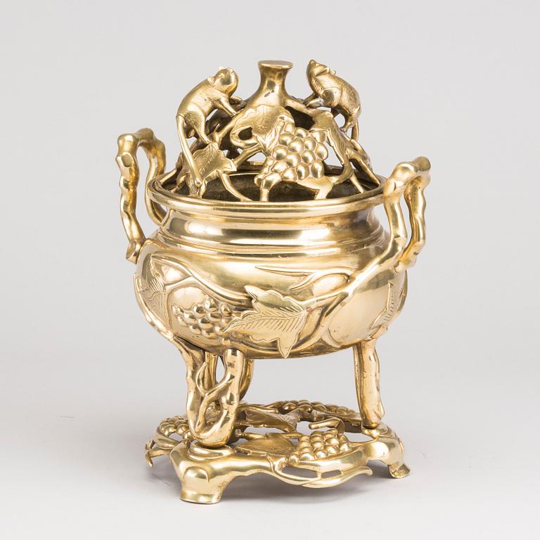 RÖKELSEKAR PÅ STÄLL, brons. Kina, 1900-tal.