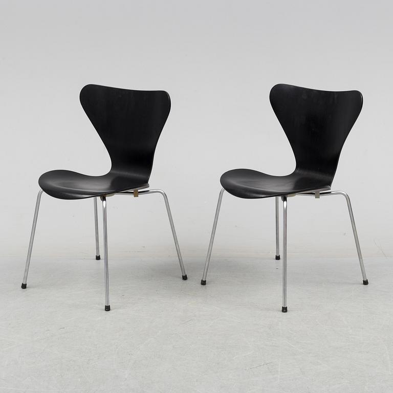 A pair of "Sjuan" chairs by Arne Jacobsen, 1968.