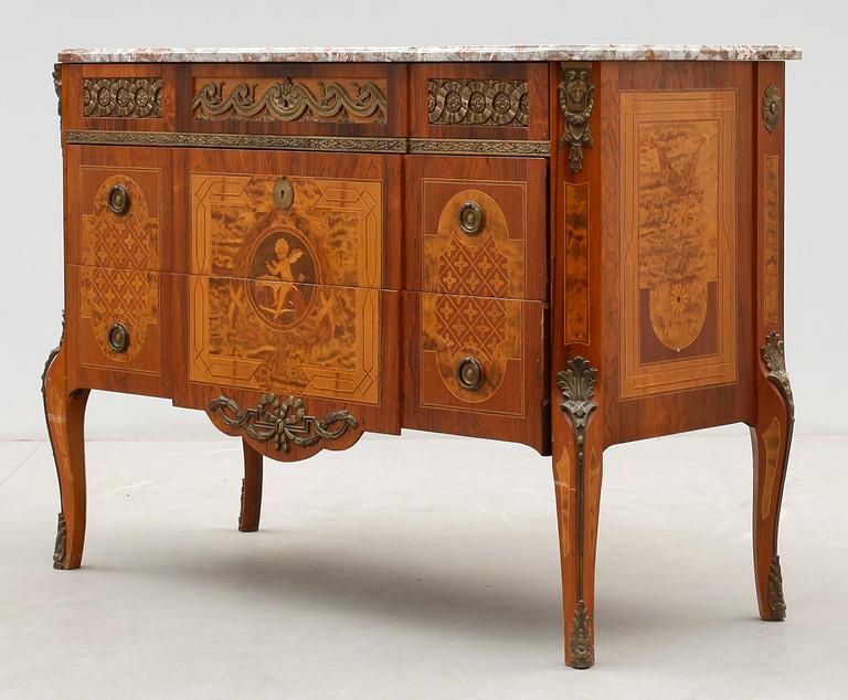 BYRÅ, gustaviansk stil. 1900-tal.