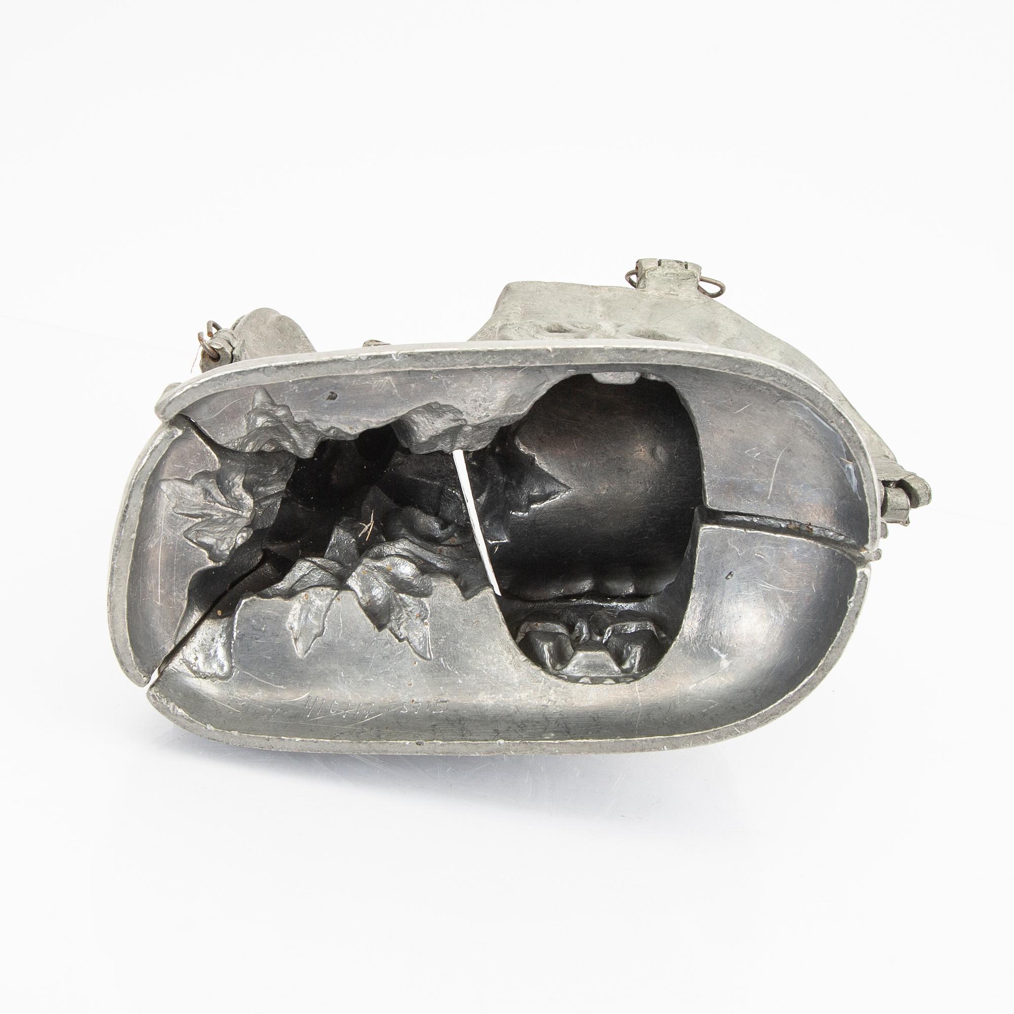 A set of four pewter icecream moulds around 1900.