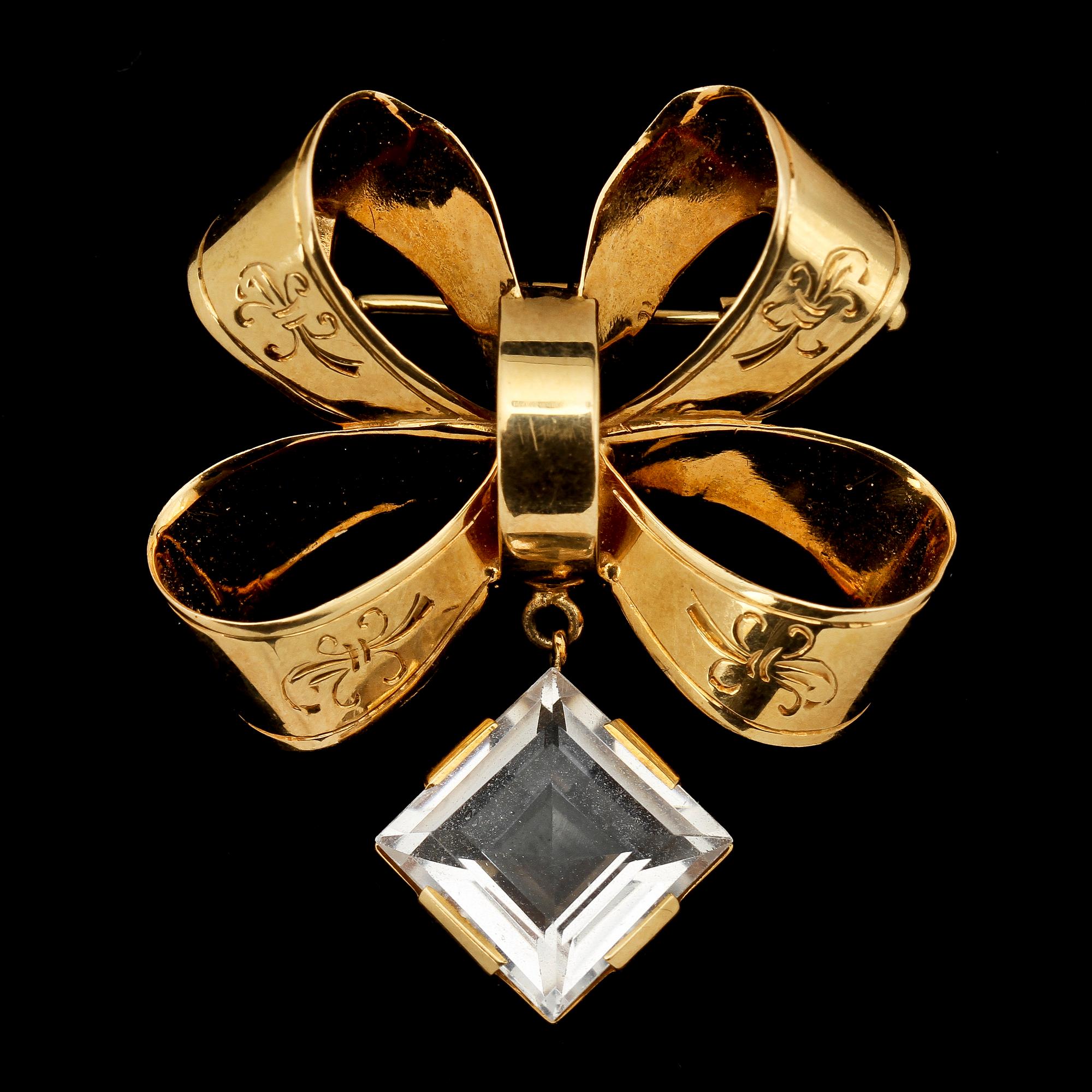 BROSCH samt ÖRHÄNGEN, 18k guld med fasettslipad bergkristall, Stigbert Stockholm, 1949. Tot vikt 10 g.