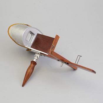 A Stereoscope from Underwood & Underwood, New York, USA, early 20th Century.