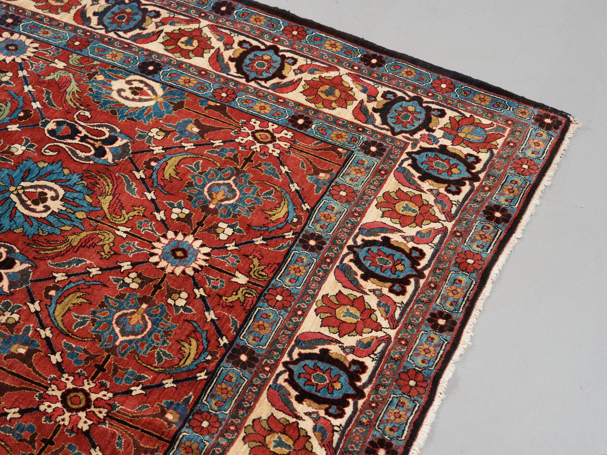 A CARPET. A semi-antique Veramin probobly. 303-311 x 208,5 cm.