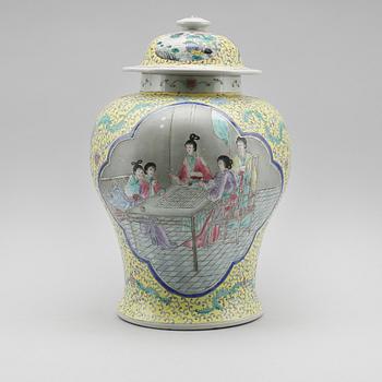 LOCKURNA, porslin, Kina, 1900-tal.