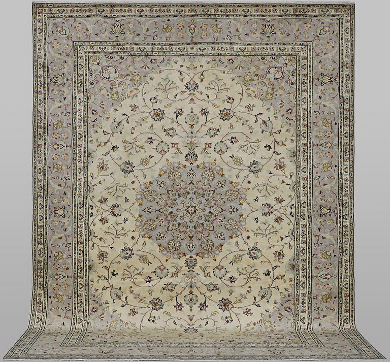 A carpet, Kashan, ca 353 x 247 cm.