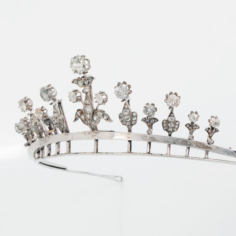 Tiara/Collier Hugo Strömdahl 18K vitguld med gammal- och rosenslipade diamanter.