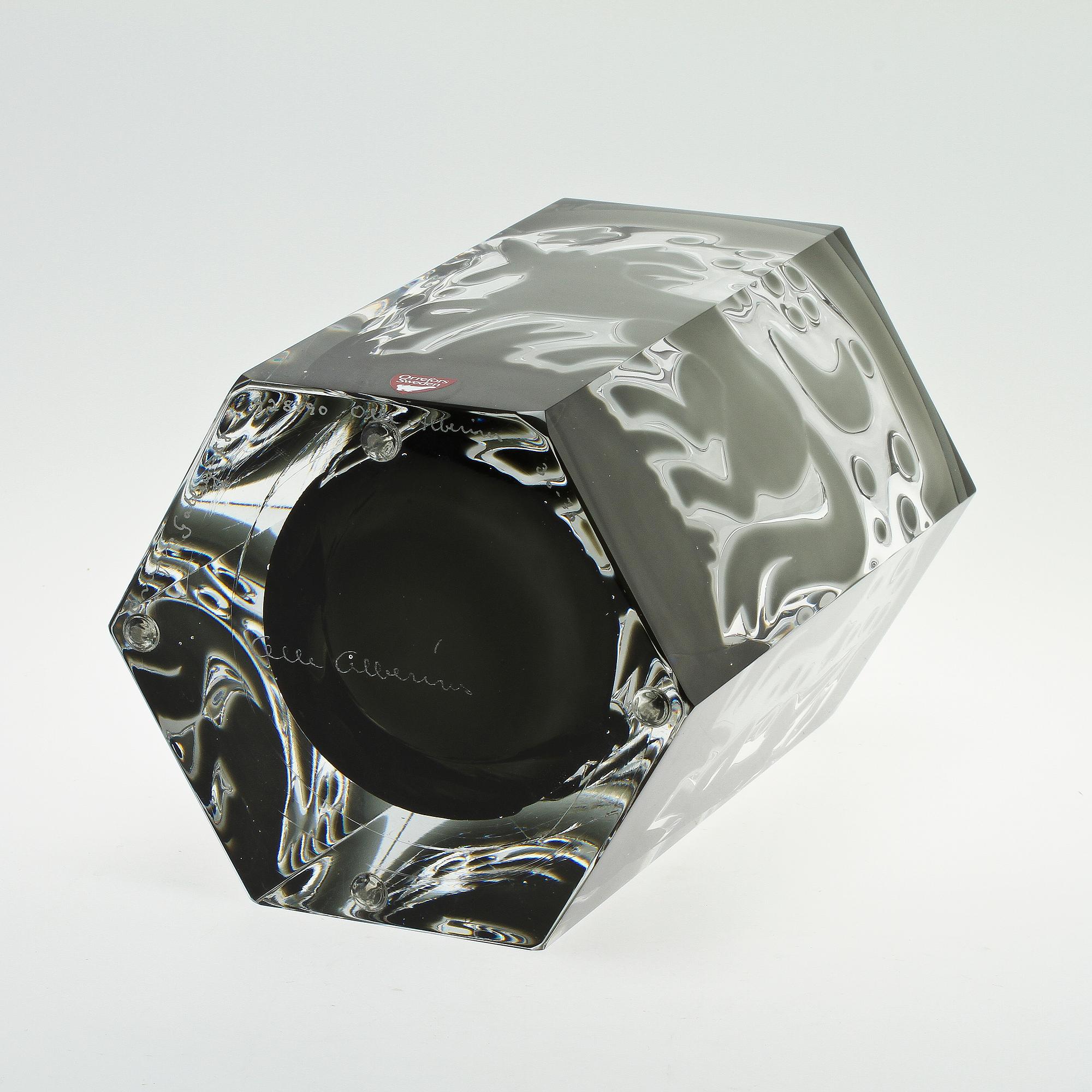 An Olle Alberius ariel 'Enhörning/The unicorn' glass vase, Orrefors Gallery 1988.