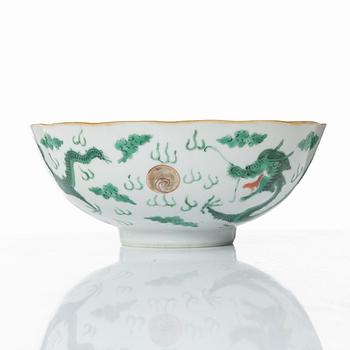 A Chinese enamelled 'dragon' porcelain bowl, Qing dynasty, 19th century.