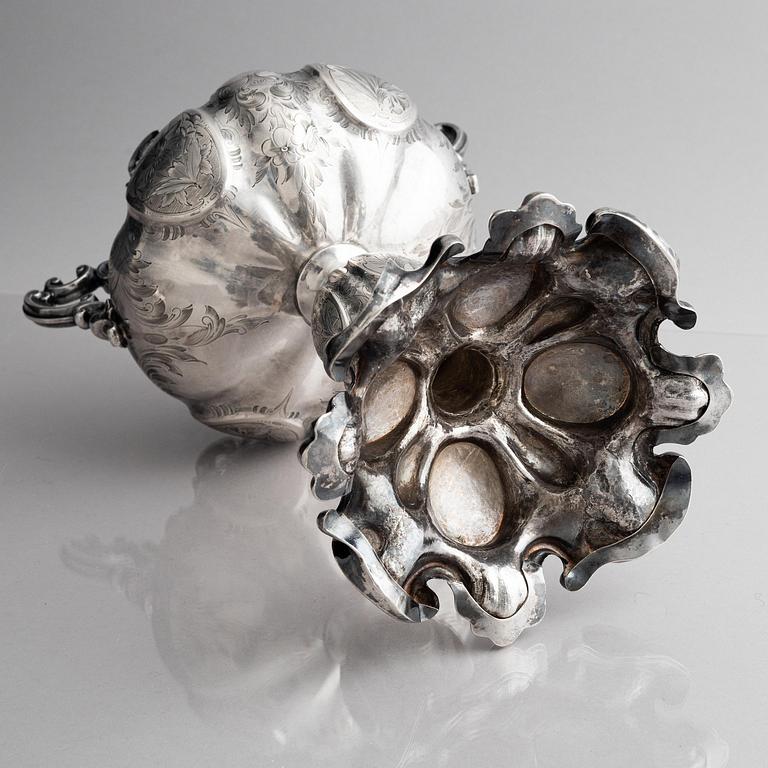 Gustav Möllenberg, uppsatsskål med lock, silver, Stockholm 1863.