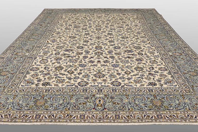 A Keshan carpet, 400 x 273 cm.