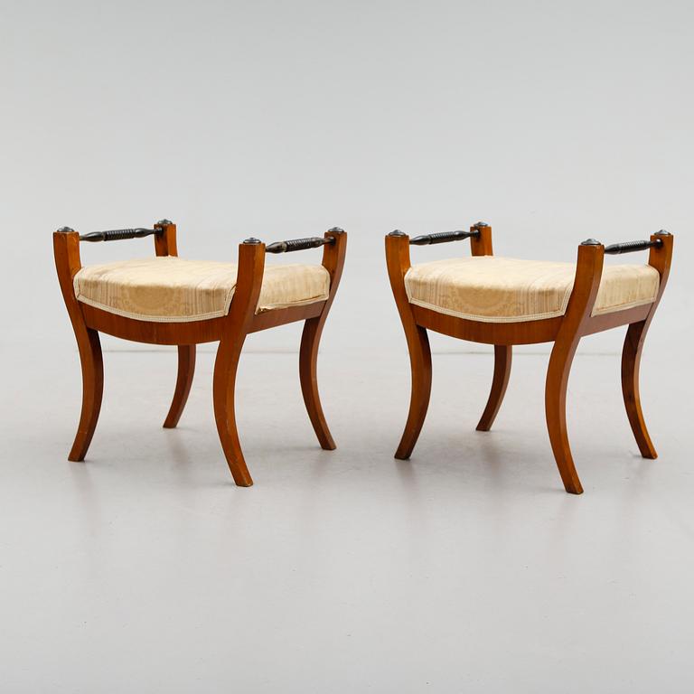 TABURETTER, 1 par, Karl Johan, 1800-talets mitt.