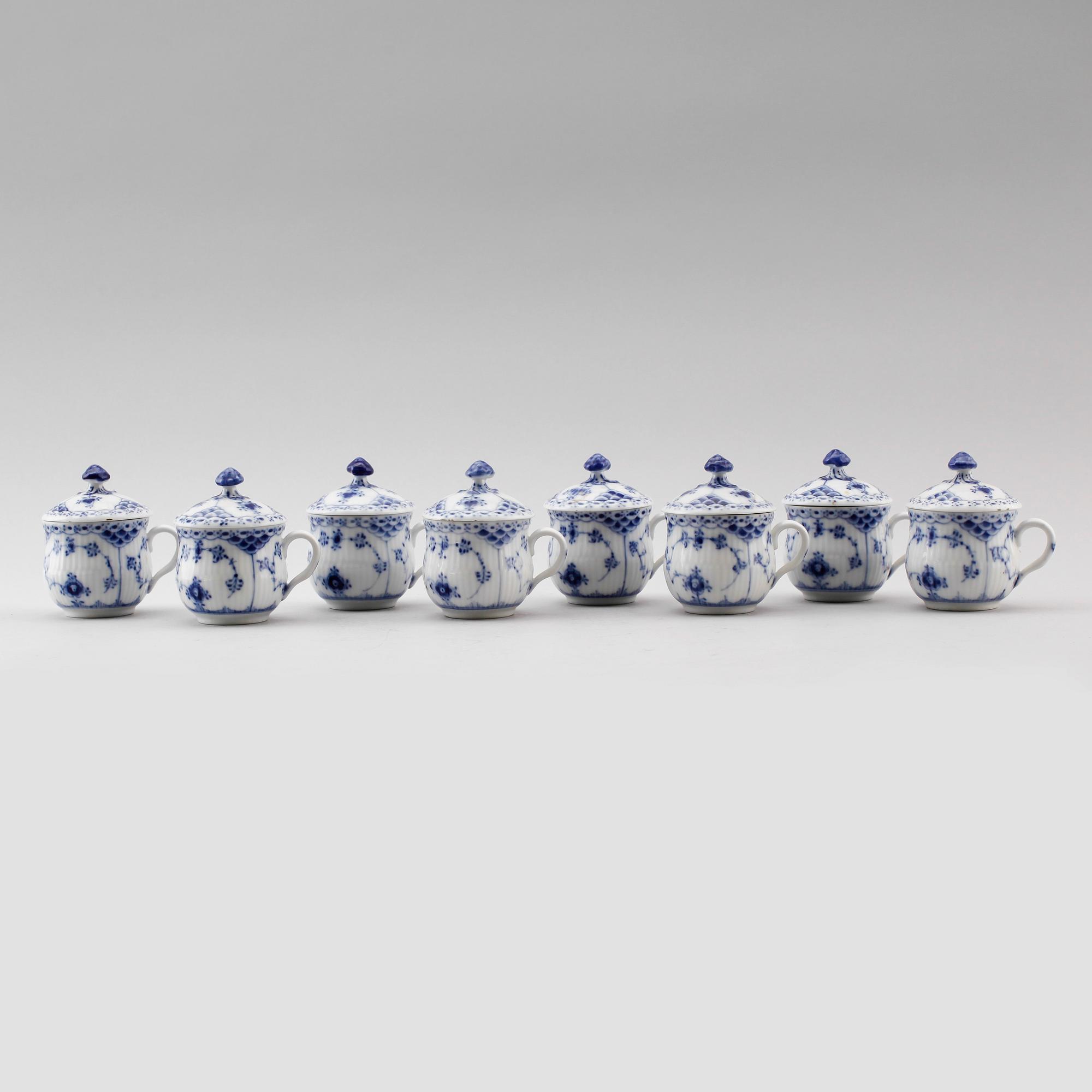 CREMEKOPPAR MED LOCK, 8 st, porslin, Royal Copenhagen.