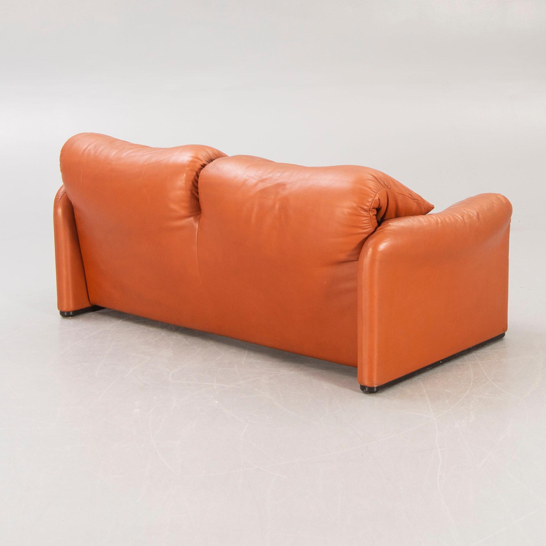 A Vico Magistretti "Maralunga" leather sofa for Cassina, Italy late 20th century.